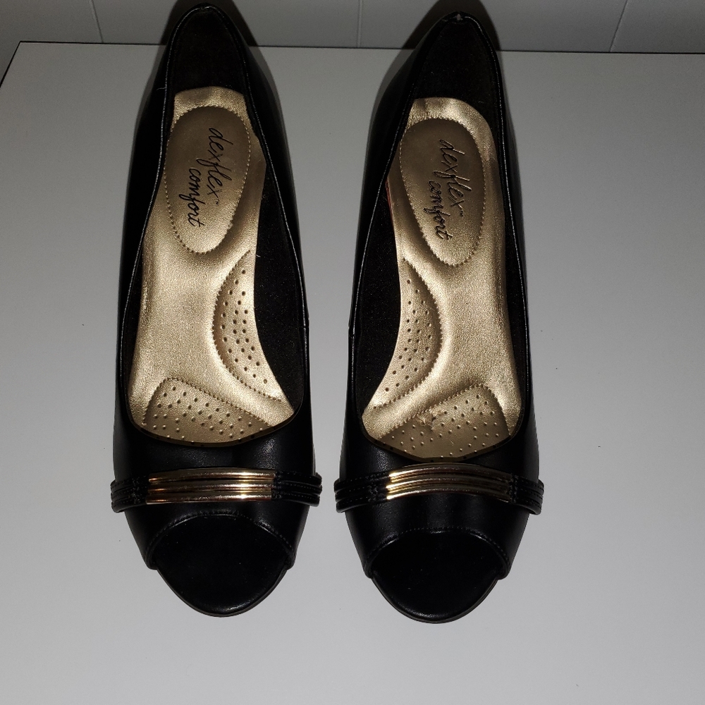 Dexflex Comfort black heels size 8W